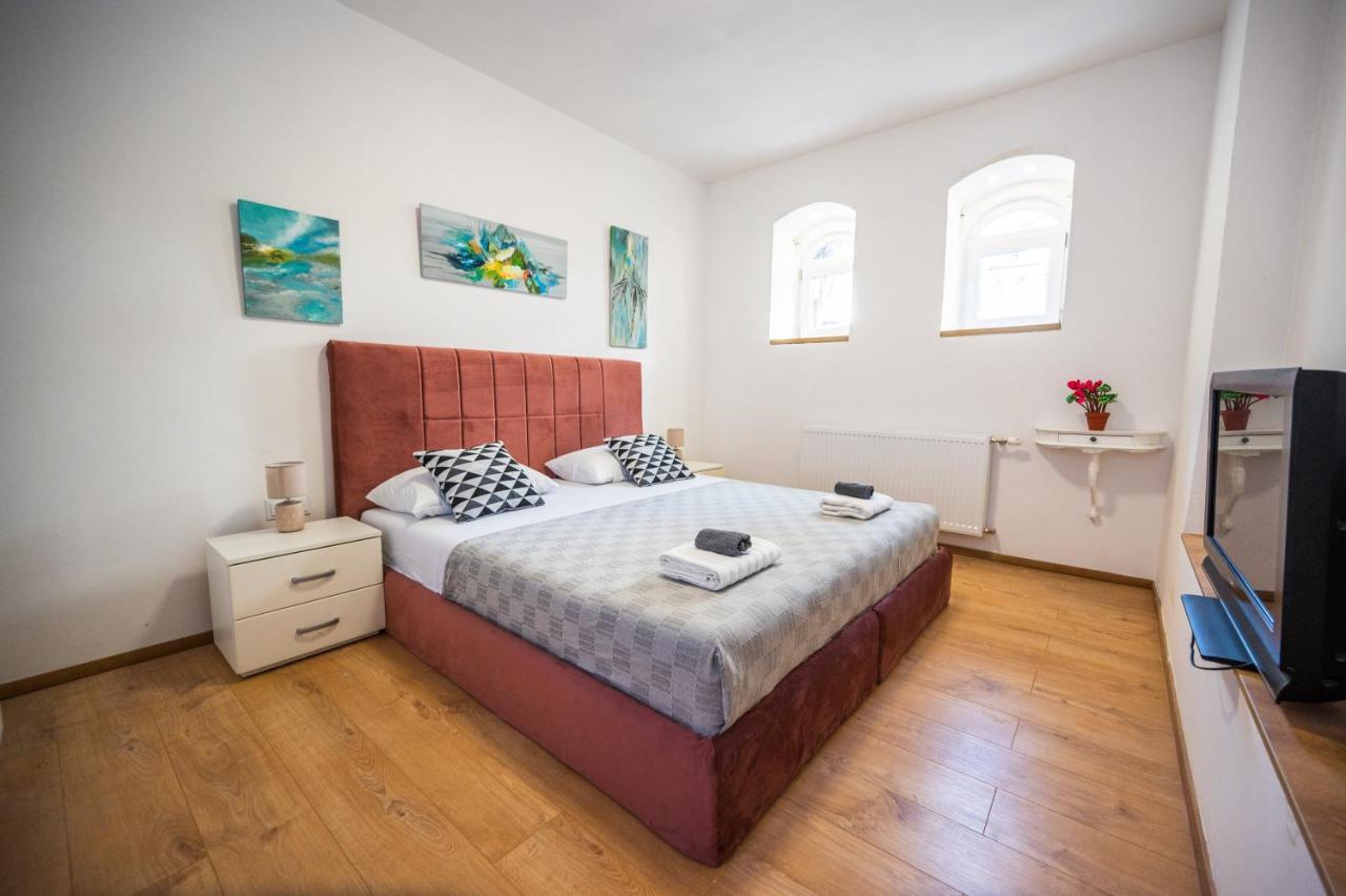 Spacious And Bright 2Bdr Apartment In The Old Town 사라예보 외부 사진